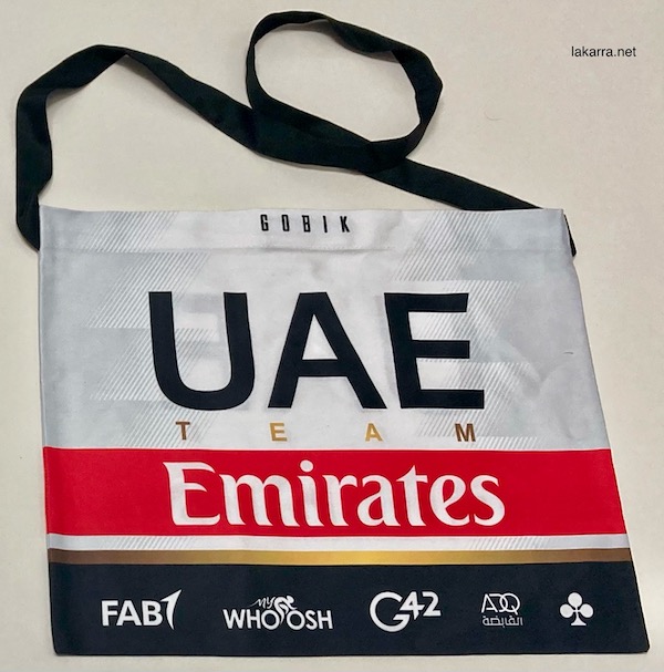 musette 2022 uae emirates trasera