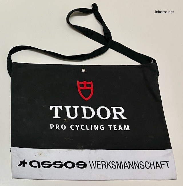 musette-2023-tudor-assos-trasera