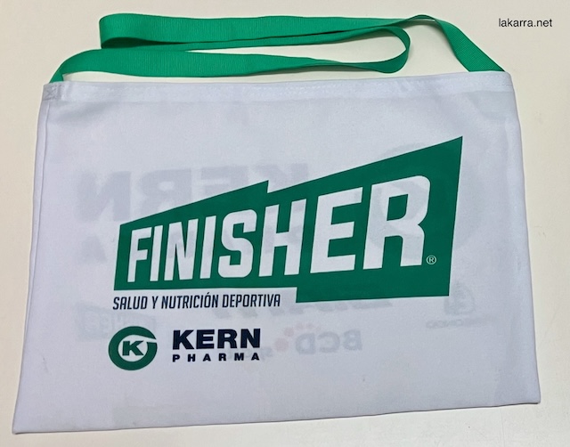 musette-2024-kern-pharma-tiras-verdes-trasera